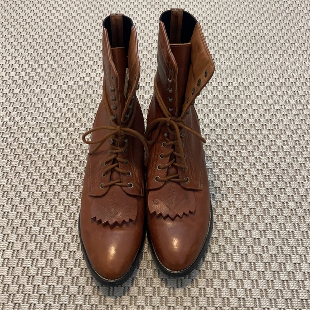 Ariat- lace up boots- brown- 10